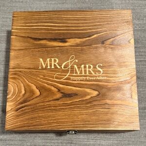 Wooden 'Mr & Mrs' Box with glasses
